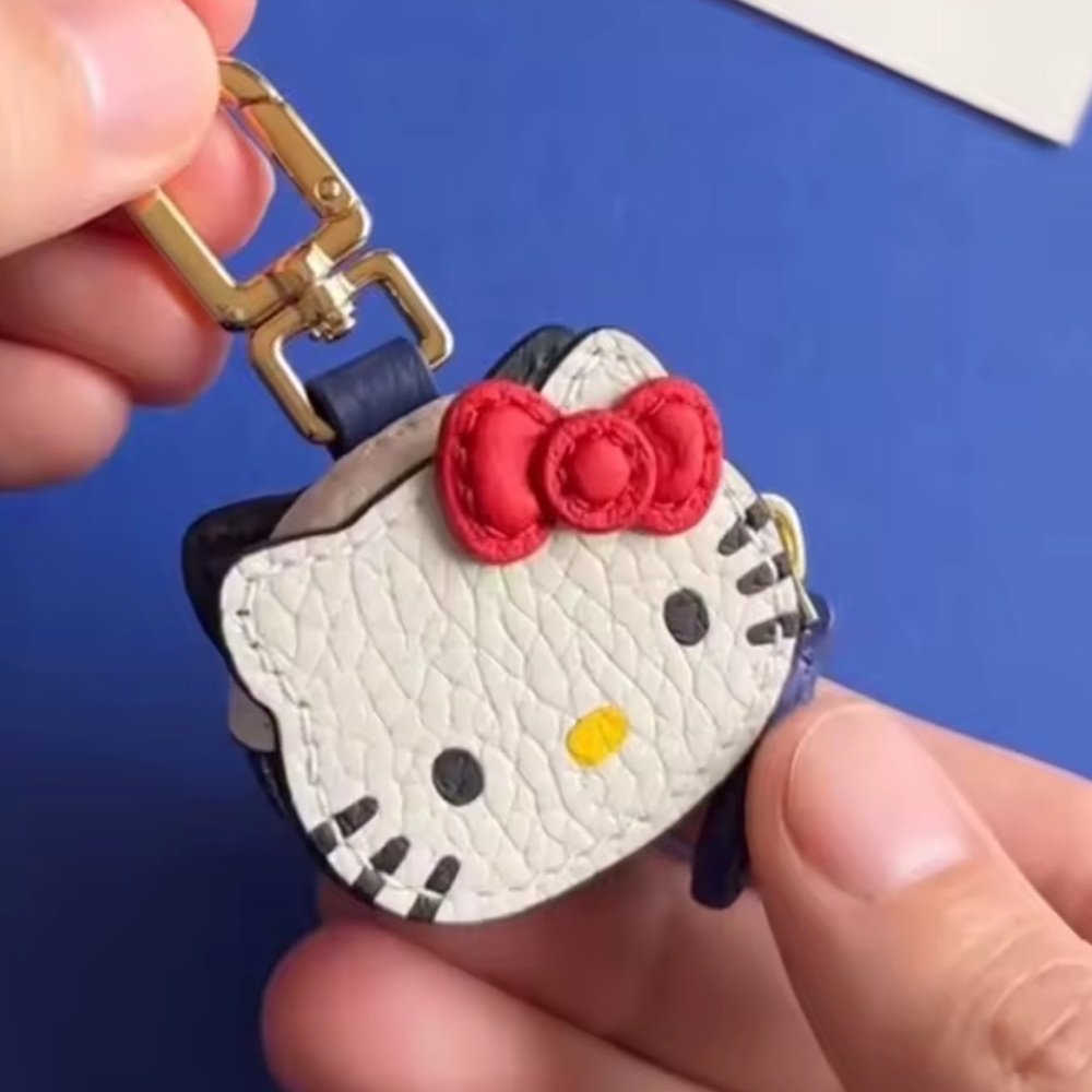 Hello Kitty Zippered Bag Charm - Picture 2 of 4
